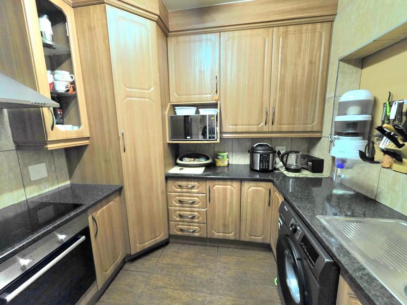 2 Bedroom Property for Sale in Dayanglen Gauteng