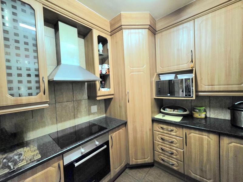 2 Bedroom Property for Sale in Dayanglen Gauteng