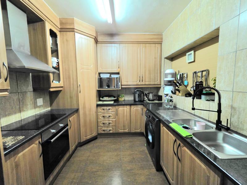 2 Bedroom Property for Sale in Dayanglen Gauteng