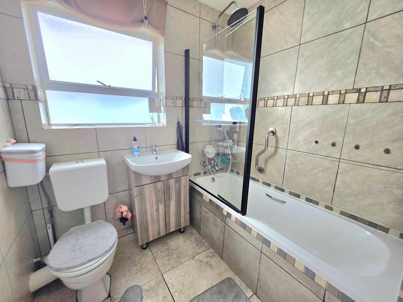 2 Bedroom Property for Sale in Dayanglen Gauteng