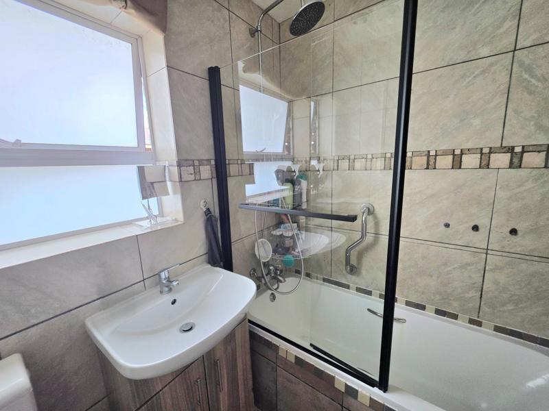 2 Bedroom Property for Sale in Dayanglen Gauteng