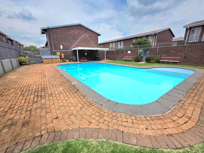 2 Bedroom Property for Sale in Dayanglen Gauteng