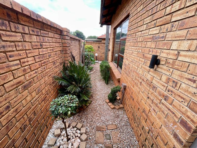 2 Bedroom Property for Sale in Noordheuwel Gauteng
