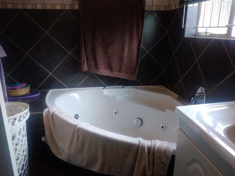 3 Bedroom Property for Sale in Rooihuiskraal North Gauteng