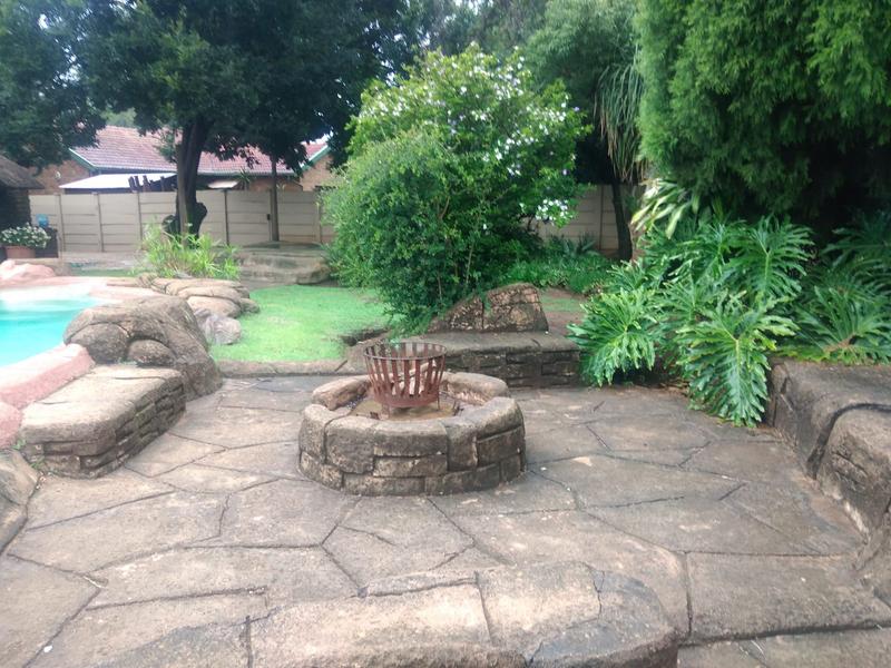 3 Bedroom Property for Sale in Rooihuiskraal North Gauteng