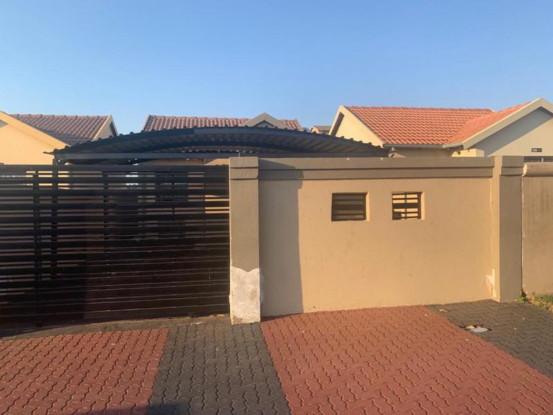 To Let 2 Bedroom Property for Rent in Fleurhof Gauteng