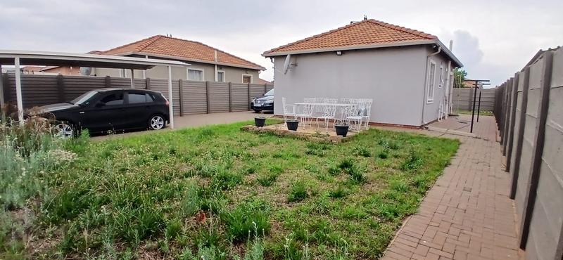 To Let 3 Bedroom Property for Rent in Sky City Gauteng