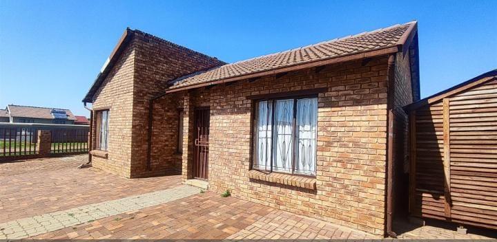 3 Bedroom Property for Sale in Crystal Park Gauteng