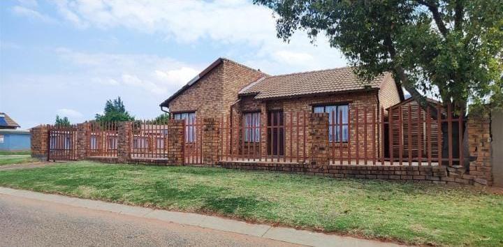3 Bedroom Property for Sale in Crystal Park Gauteng
