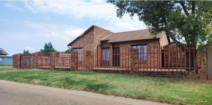 3 Bedroom Property for Sale in Crystal Park Gauteng