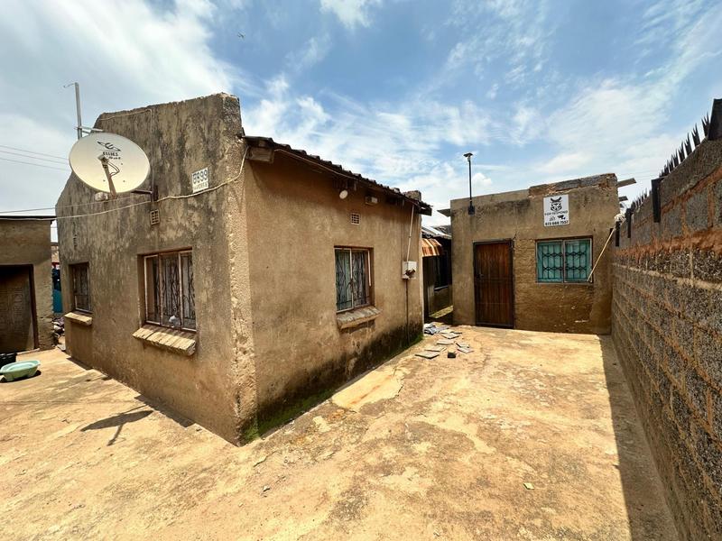 8 Bedroom Property for Sale in Rondebult Gauteng