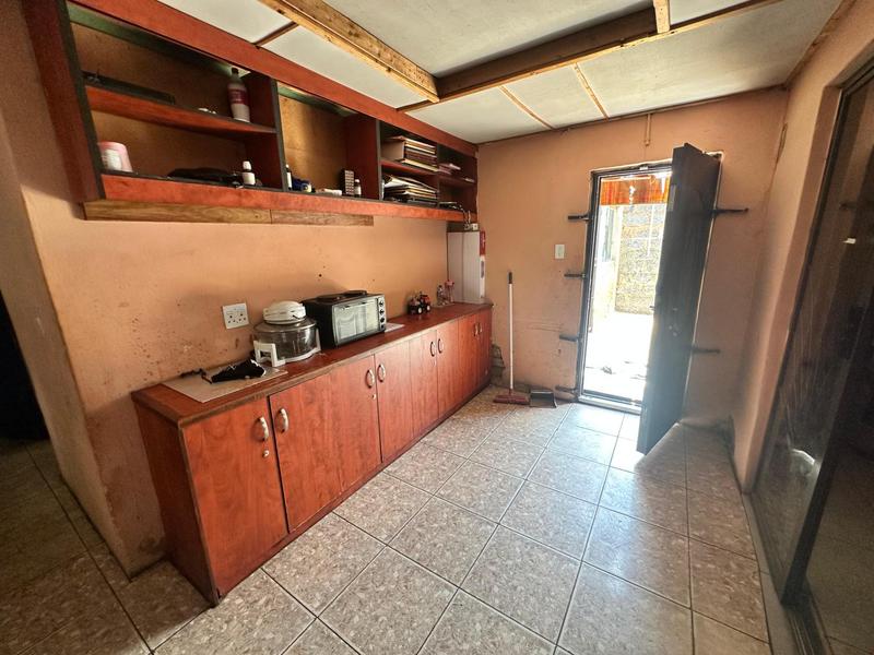 8 Bedroom Property for Sale in Rondebult Gauteng