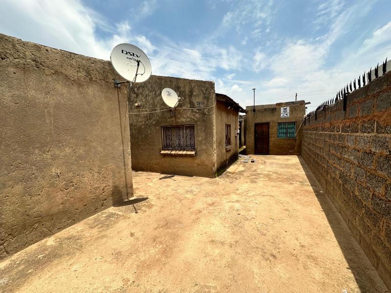 8 Bedroom Property for Sale in Rondebult Gauteng