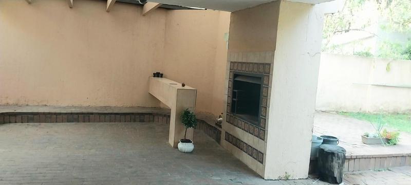 To Let 4 Bedroom Property for Rent in Bryanston Gauteng