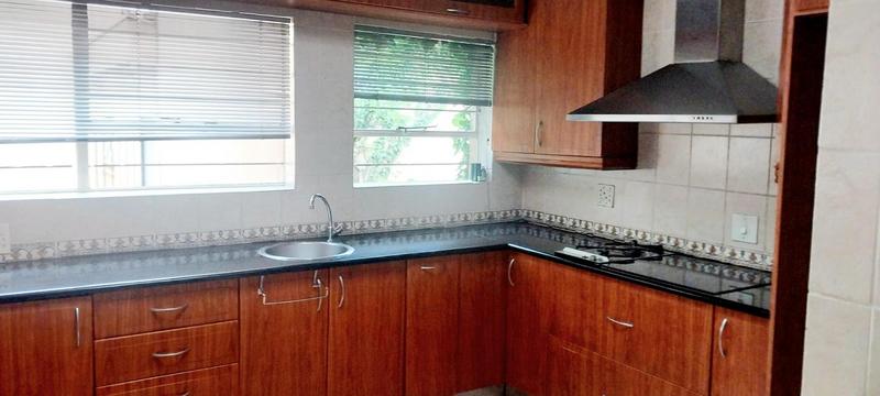 To Let 4 Bedroom Property for Rent in Bryanston Gauteng