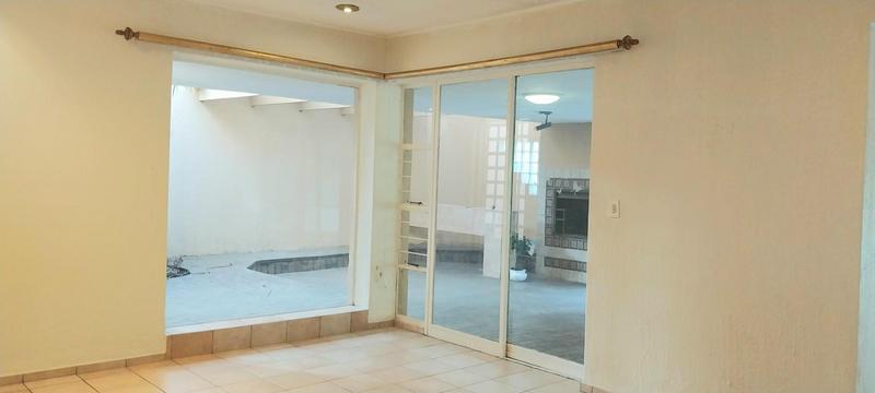 To Let 4 Bedroom Property for Rent in Bryanston Gauteng