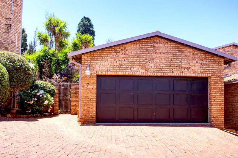 4 Bedroom Property for Sale in Victory Park Gauteng