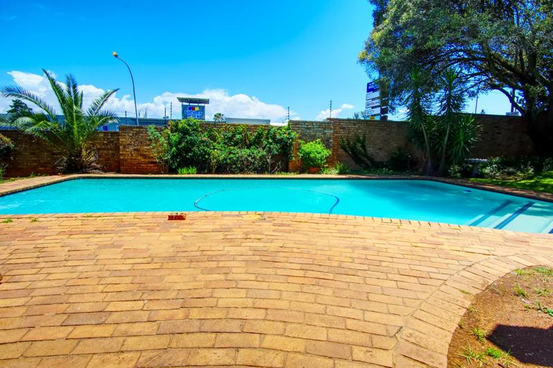 4 Bedroom Property for Sale in Victory Park Gauteng