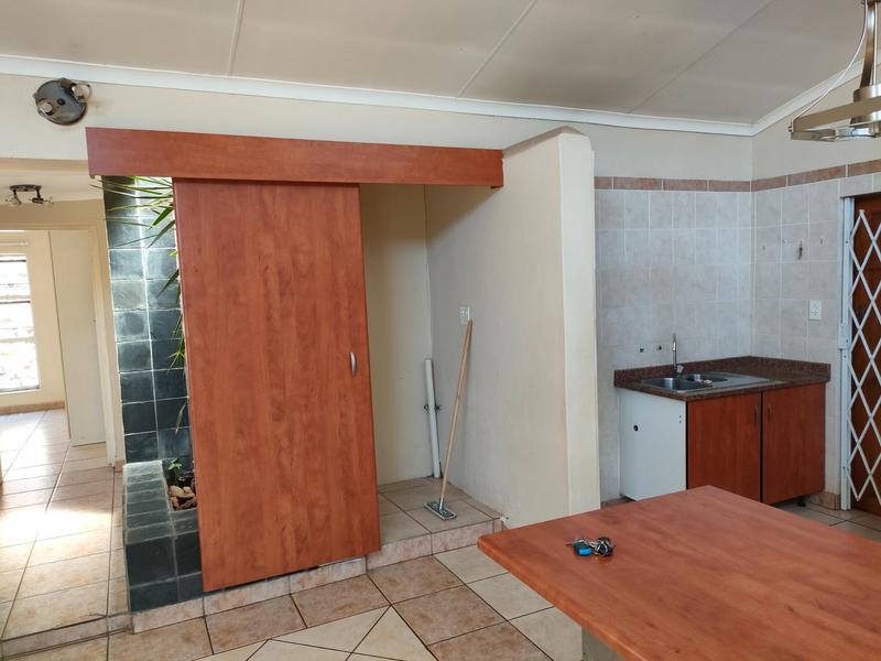 To Let 2 Bedroom Property for Rent in Clubview Gauteng