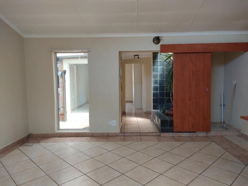 To Let 2 Bedroom Property for Rent in Clubview Gauteng