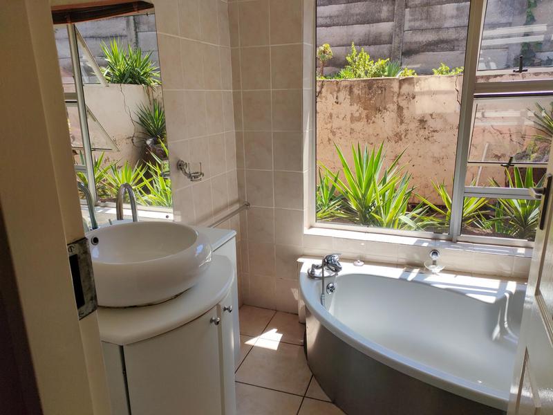 To Let 2 Bedroom Property for Rent in Clubview Gauteng