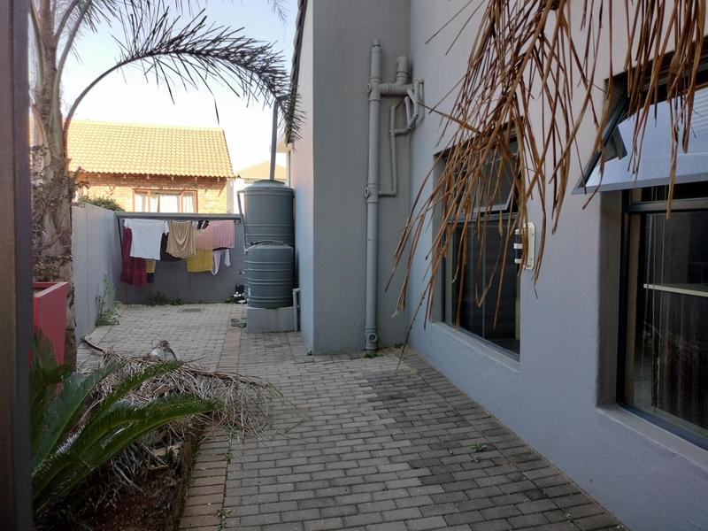 To Let 4 Bedroom Property for Rent in Pierre Van Ryneveld Gauteng