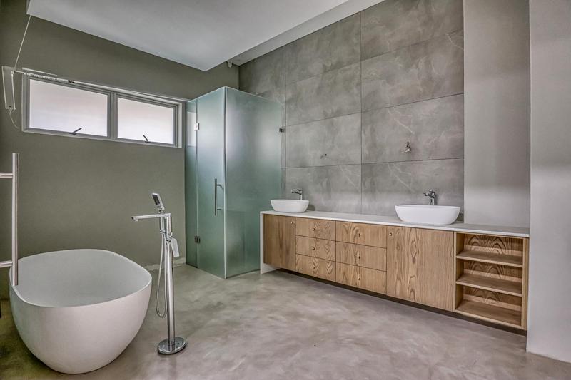 4 Bedroom Property for Sale in Waterkloof Ridge Gauteng