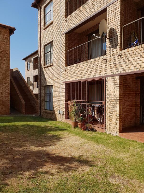 To Let 2 Bedroom Property for Rent in Weltevreden Park Gauteng