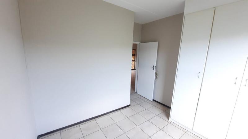 To Let 2 Bedroom Property for Rent in Weltevreden Park Gauteng