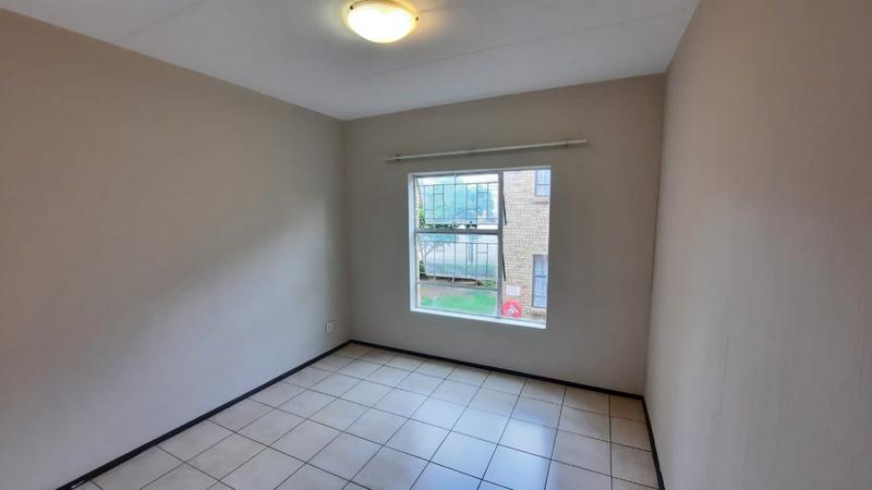 To Let 2 Bedroom Property for Rent in Weltevreden Park Gauteng