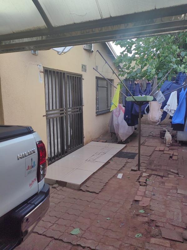 2 Bedroom Property for Sale in Chiawelo Gauteng