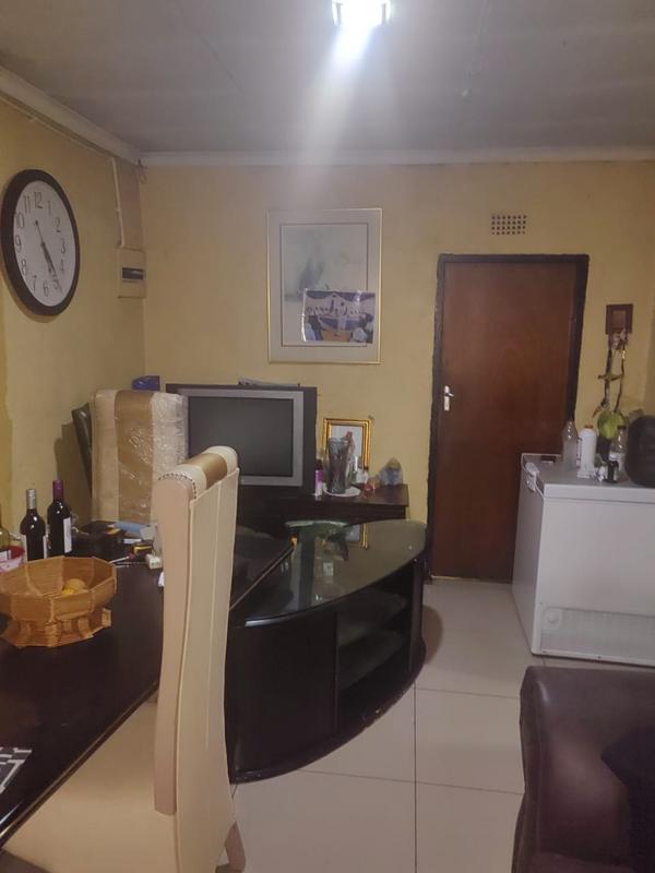 2 Bedroom Property for Sale in Chiawelo Gauteng