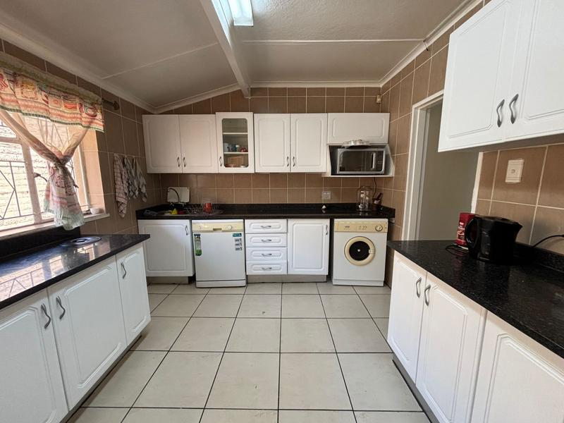 4 Bedroom Property for Sale in Sophiatown Gauteng