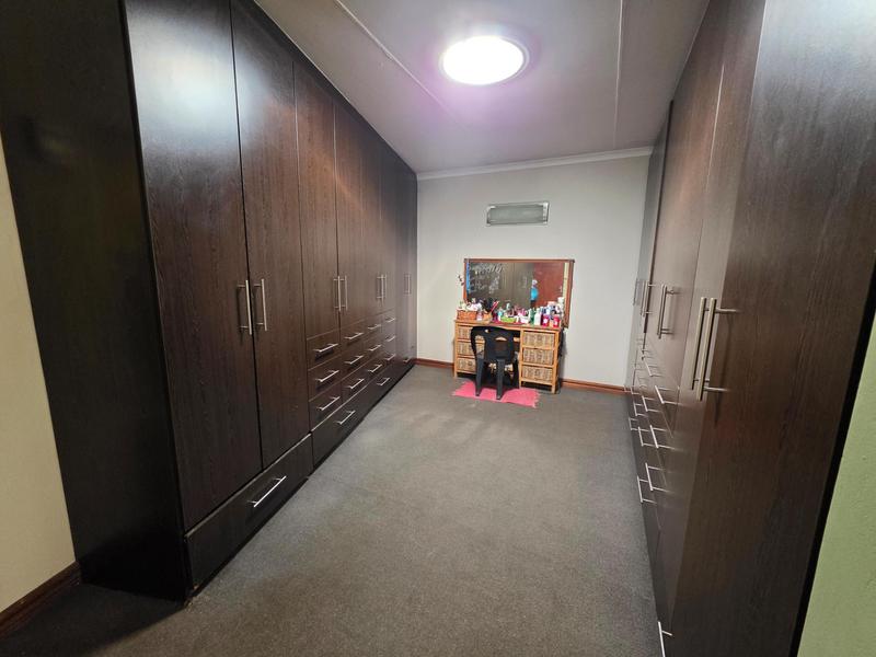 5 Bedroom Property for Sale in Meyerton Central Gauteng