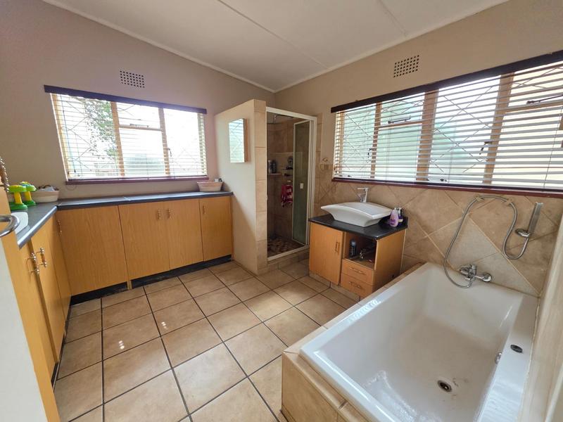 5 Bedroom Property for Sale in Meyerton Central Gauteng