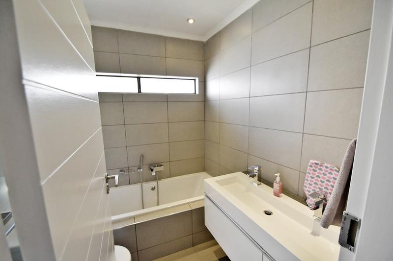 4 Bedroom Property for Sale in Morningside Manor Gauteng