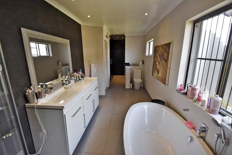 4 Bedroom Property for Sale in Morningside Manor Gauteng