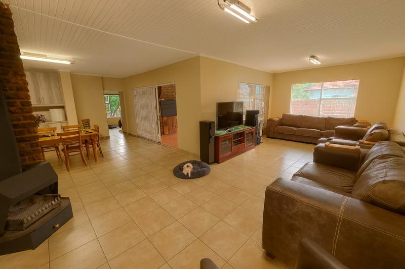 6 Bedroom Property for Sale in Hennopspark Gauteng