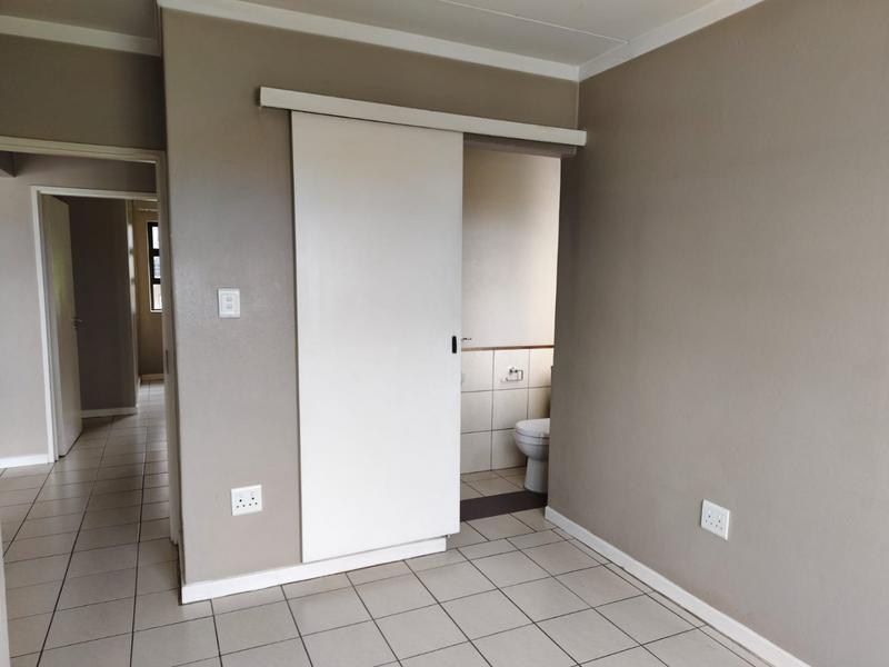 2 Bedroom Property for Sale in The Paddocks Gauteng
