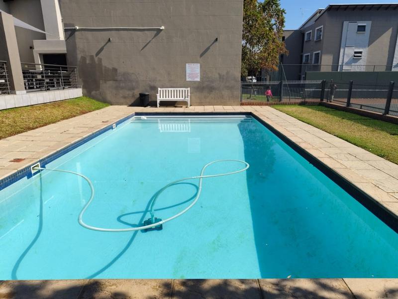 2 Bedroom Property for Sale in The Paddocks Gauteng