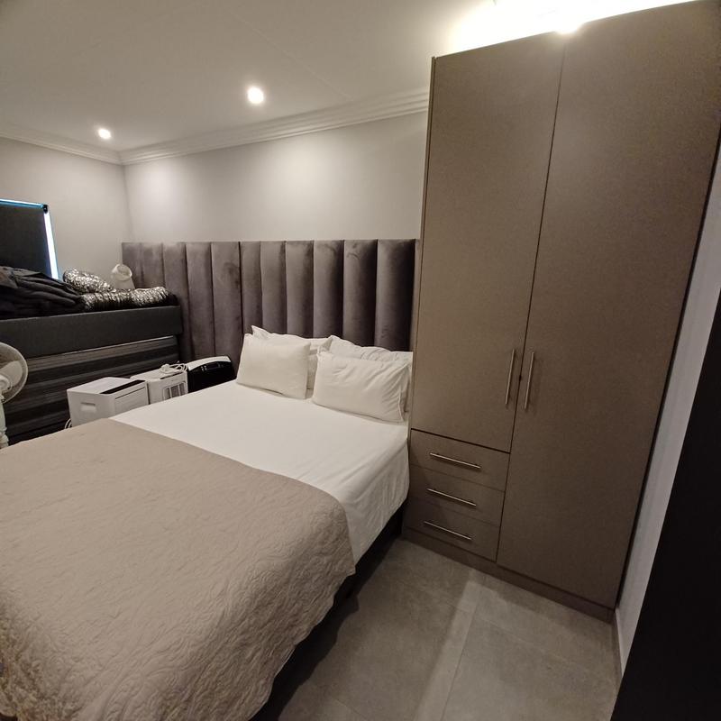 To Let 1 Bedroom Property for Rent in Houghton Estate Gauteng