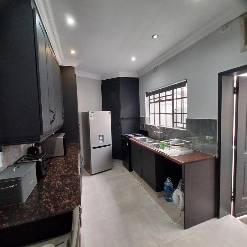 To Let 1 Bedroom Property for Rent in Houghton Estate Gauteng