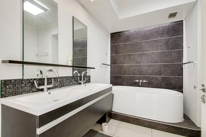 To Let 2 Bedroom Property for Rent in Morningside Gauteng