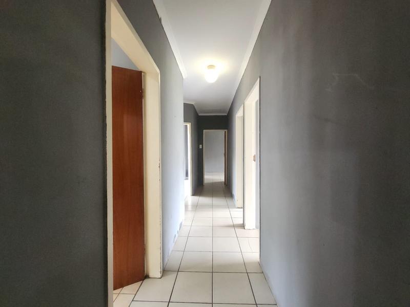 7 Bedroom Property for Sale in Rietfontein Gauteng