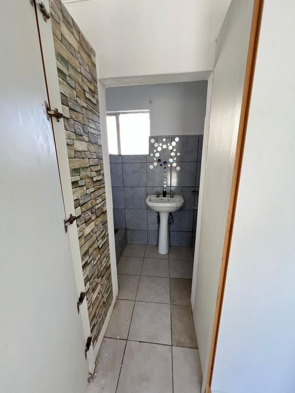 To Let 1 Bedroom Property for Rent in Bonaero Park Gauteng
