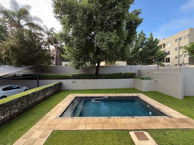 To Let 2 Bedroom Property for Rent in Sandhurst Gauteng