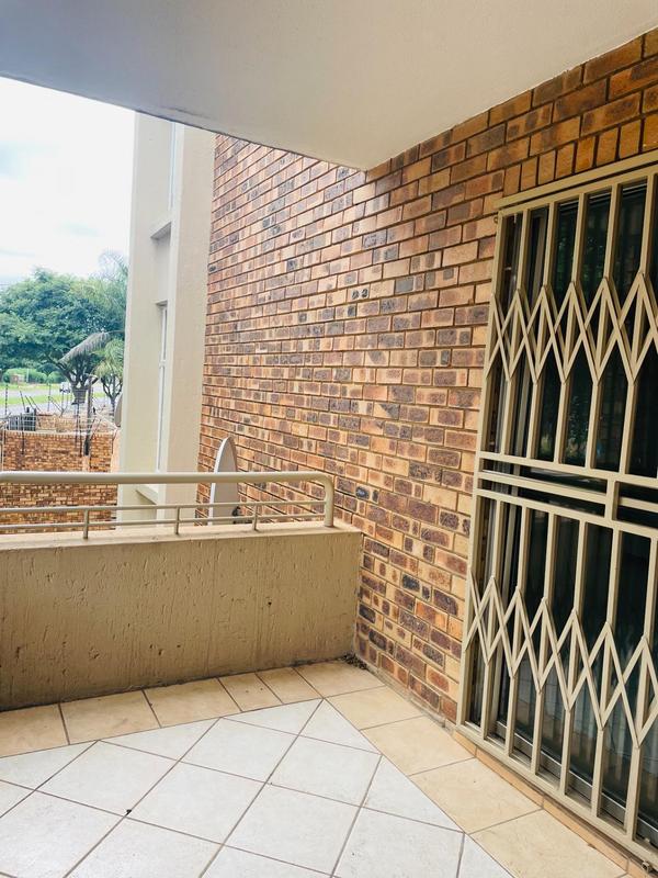 2 Bedroom Property for Sale in Die Hoewes Gauteng