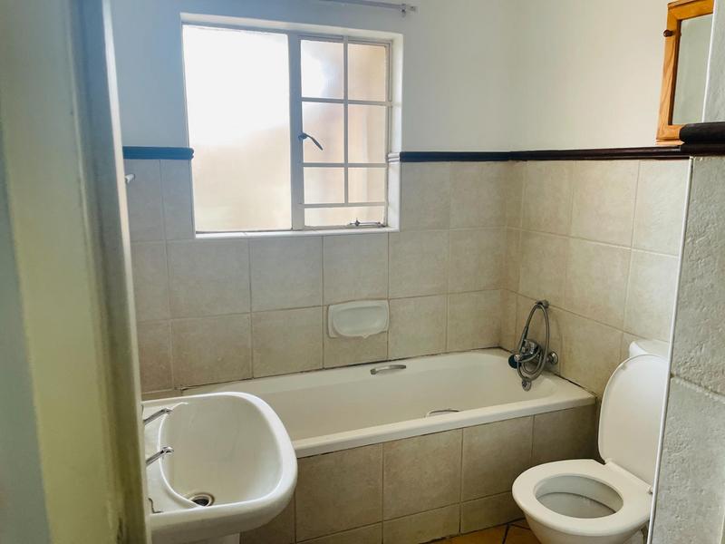 2 Bedroom Property for Sale in Die Hoewes Gauteng