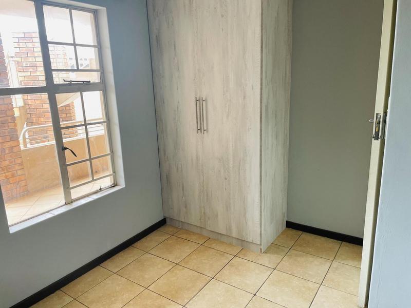 2 Bedroom Property for Sale in Die Hoewes Gauteng