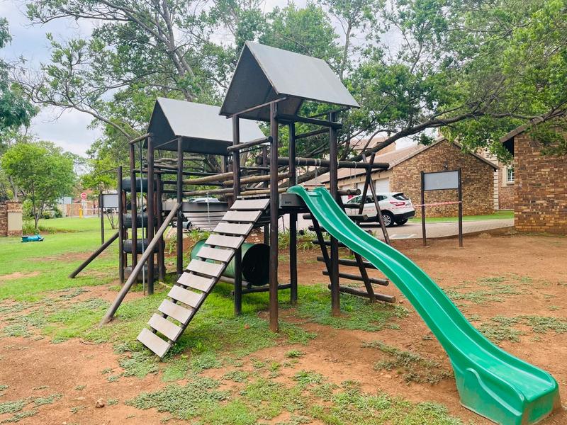 2 Bedroom Property for Sale in Die Hoewes Gauteng